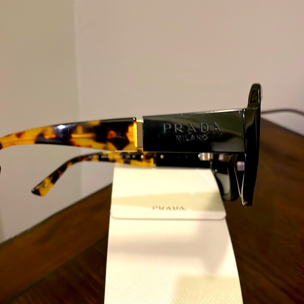 Prada sunglasses - Picture 2 of 5
